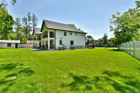 33 Parkway Drive Roslyn Heights NY 11577