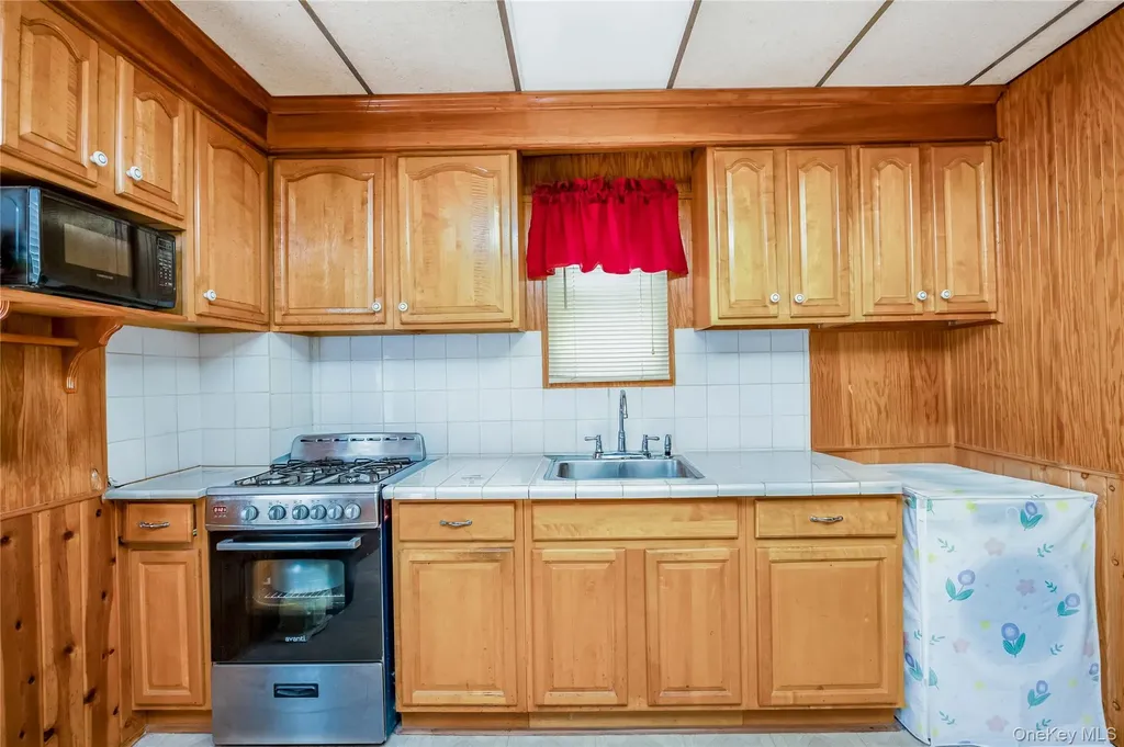 8050 88th Road Woodhaven NY 11421