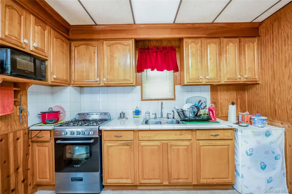 8050 88th Road Woodhaven NY 11421