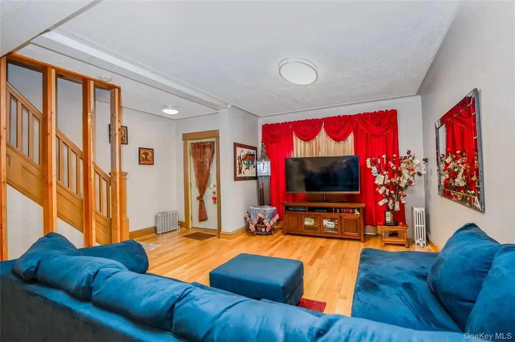 8050 88th Road Woodhaven NY 11421