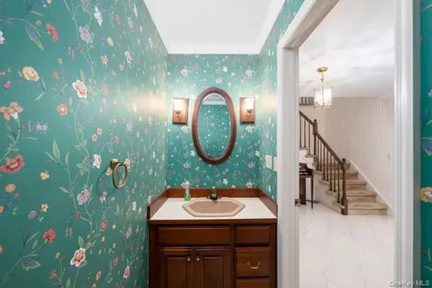 7 Fair Oaks Drive Poughkeepsie NY 12603