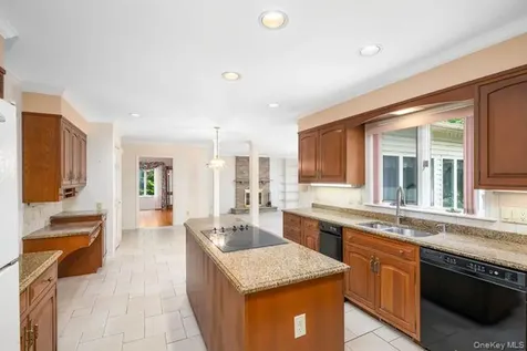 7 Fair Oaks Drive Poughkeepsie NY 12603