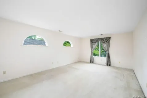 7 Fair Oaks Drive Poughkeepsie NY 12603