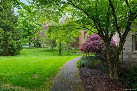 7 Fair Oaks Drive Poughkeepsie NY 12603