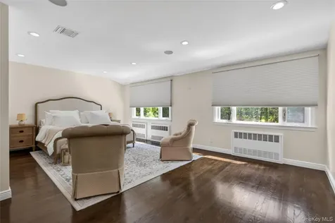 112 The Intervale Roslyn Estates NY 11576