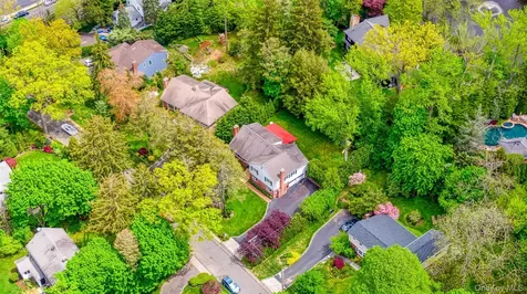 112 The Intervale Roslyn Estates NY 11576