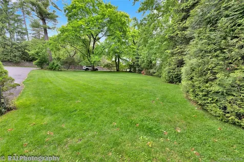 2 Bonnie Briar Lane Larchmont NY 10538