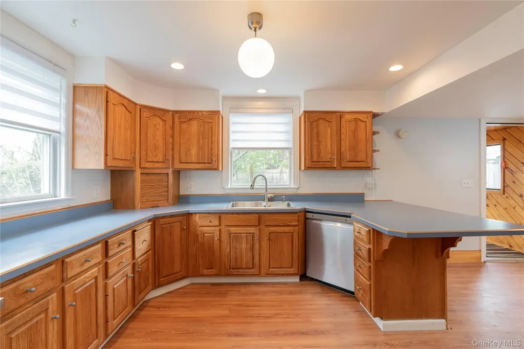 15 Charles Rhinecliff NY 12574