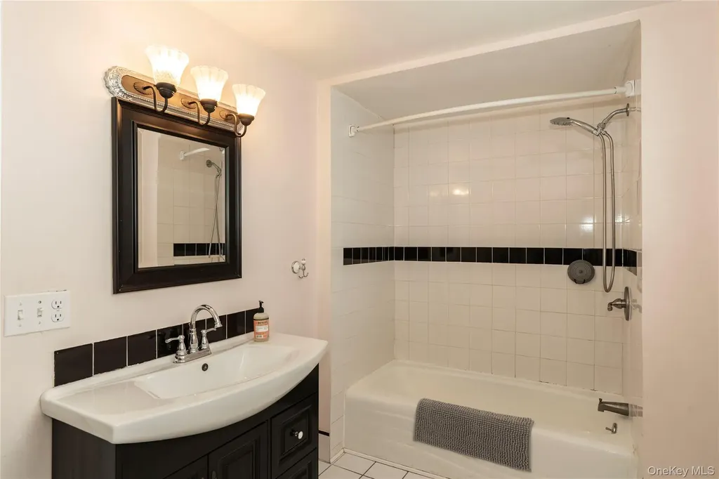 15 Charles Rhinecliff NY 12574