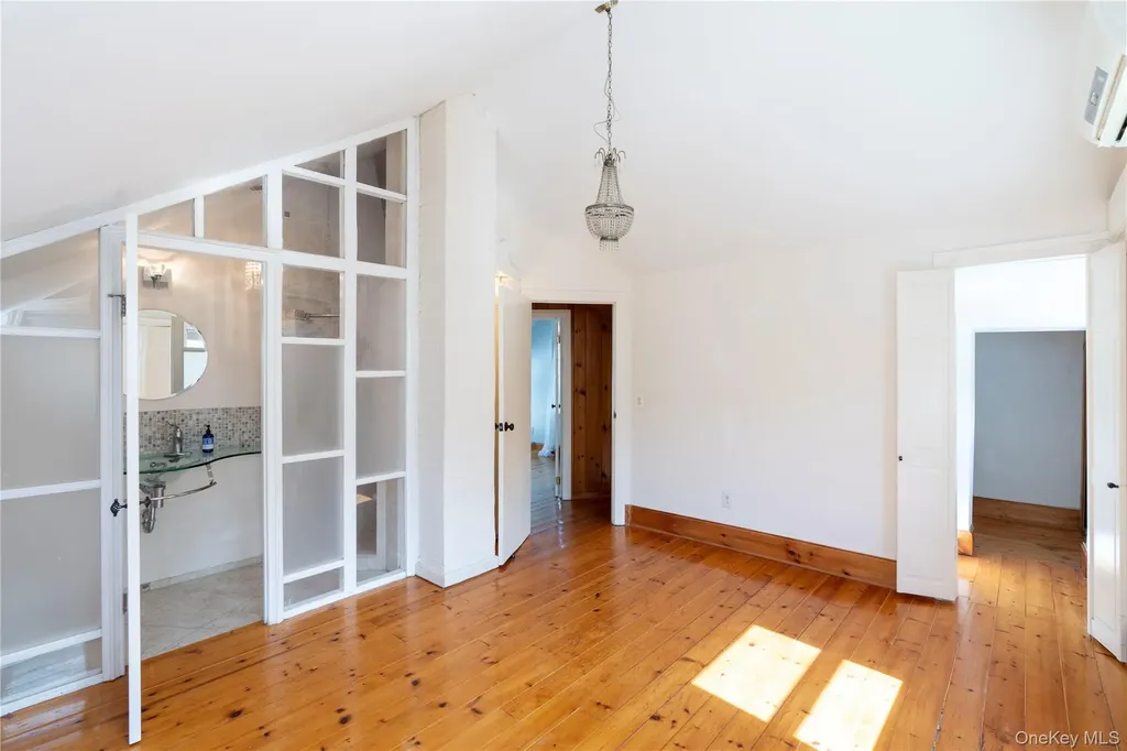 15 Charles Rhinecliff NY 12574