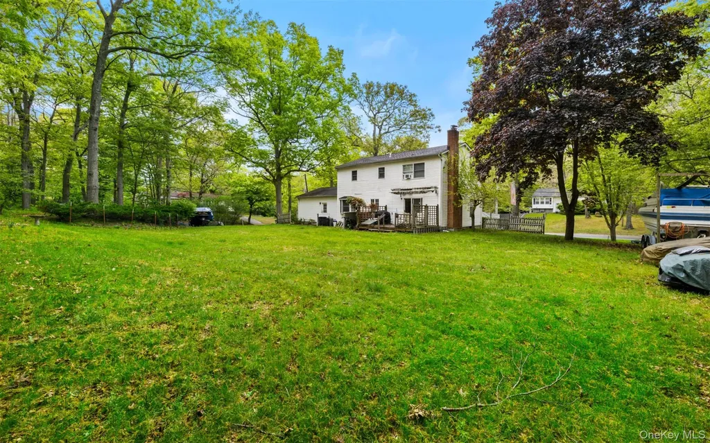 62 W Bartlett Road Middle Island NY 11953