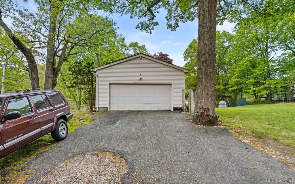 62 W Bartlett Road Middle Island NY 11953