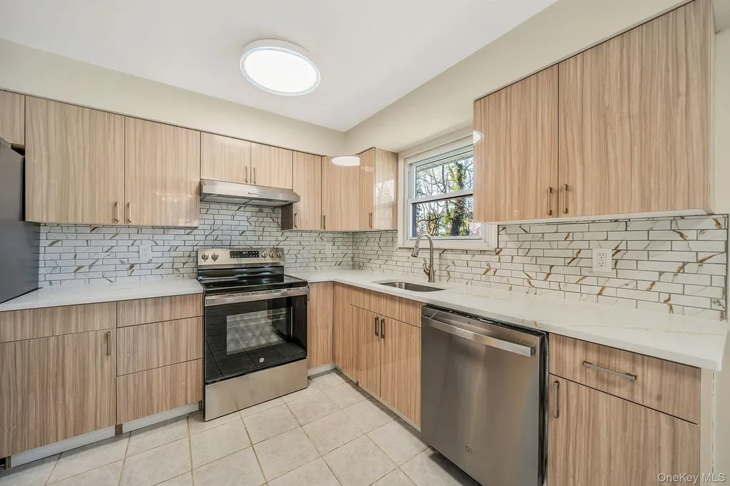 45 Roslyn Road Roslyn Heights NY 11577