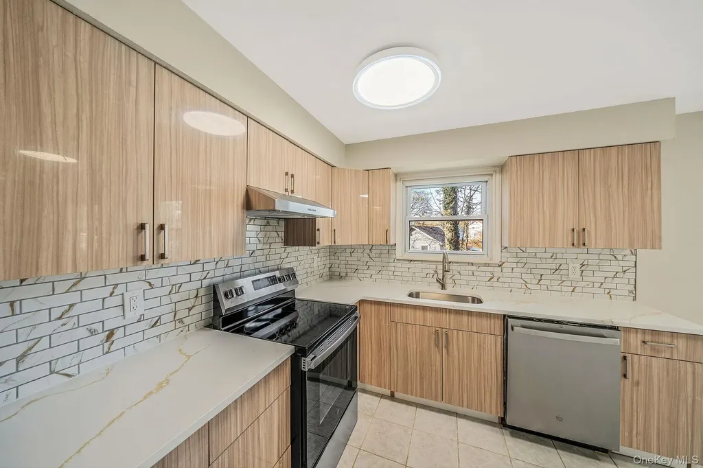 45 Roslyn Road Roslyn Heights NY 11577