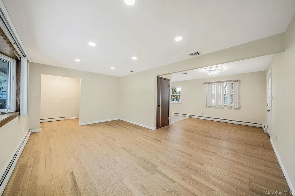 45 Roslyn Road Roslyn Heights NY 11577