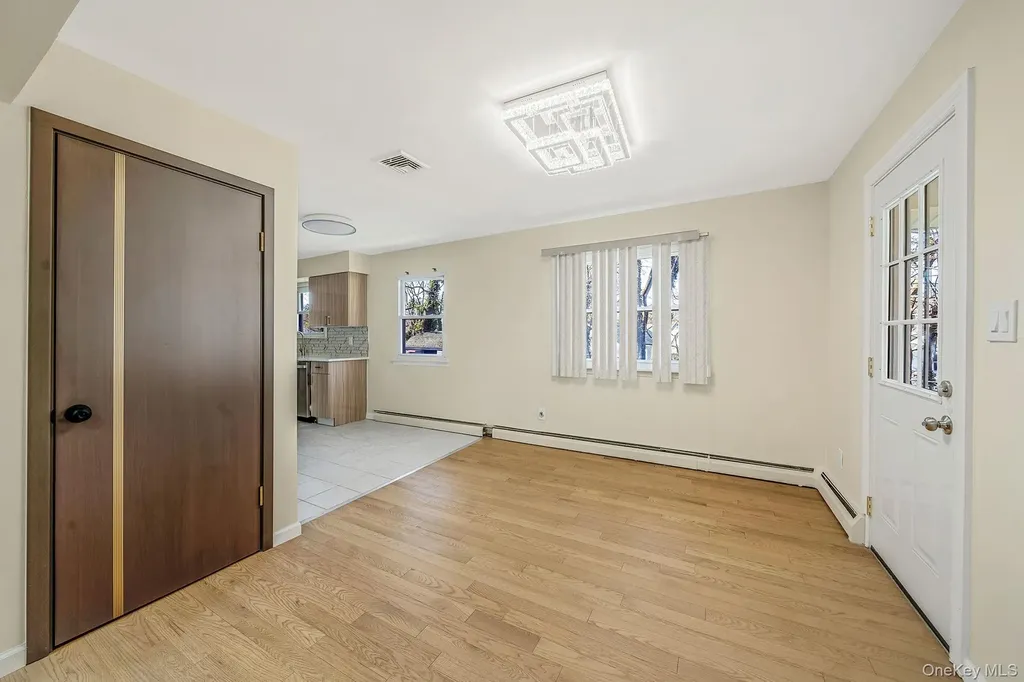 45 Roslyn Road Roslyn Heights NY 11577