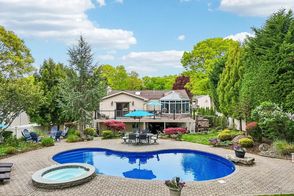106 Morewood Drive Smithtown NY 11787