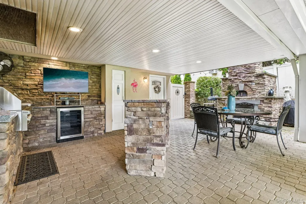 106 Morewood Drive Smithtown NY 11787
