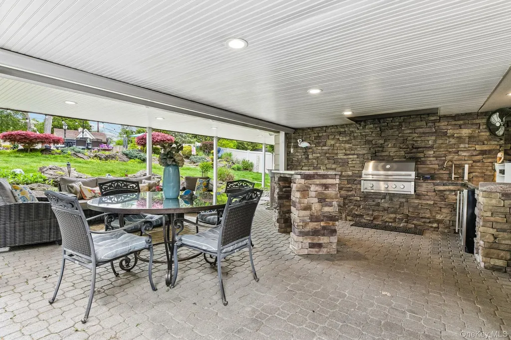 106 Morewood Drive Smithtown NY 11787