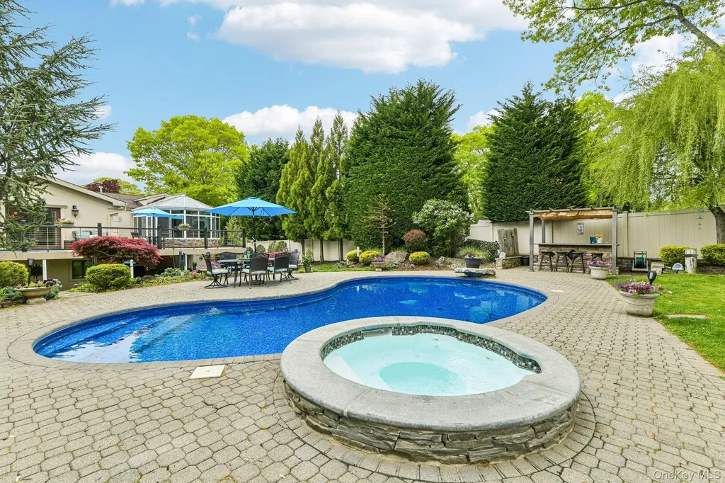 106 Morewood Drive Smithtown NY 11787