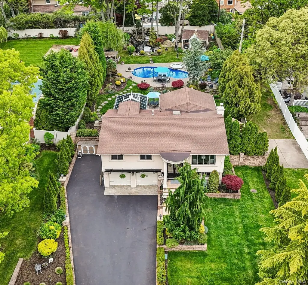 106 Morewood Drive Smithtown NY 11787
