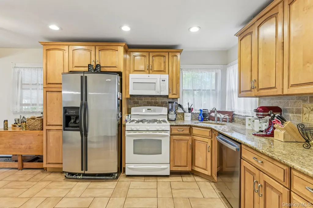 1374 Saxon Avenue Bay Shore NY 11706