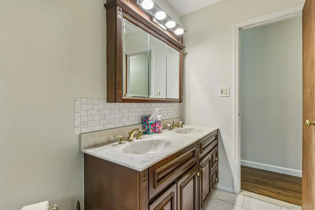 1374 Saxon Avenue Bay Shore NY 11706