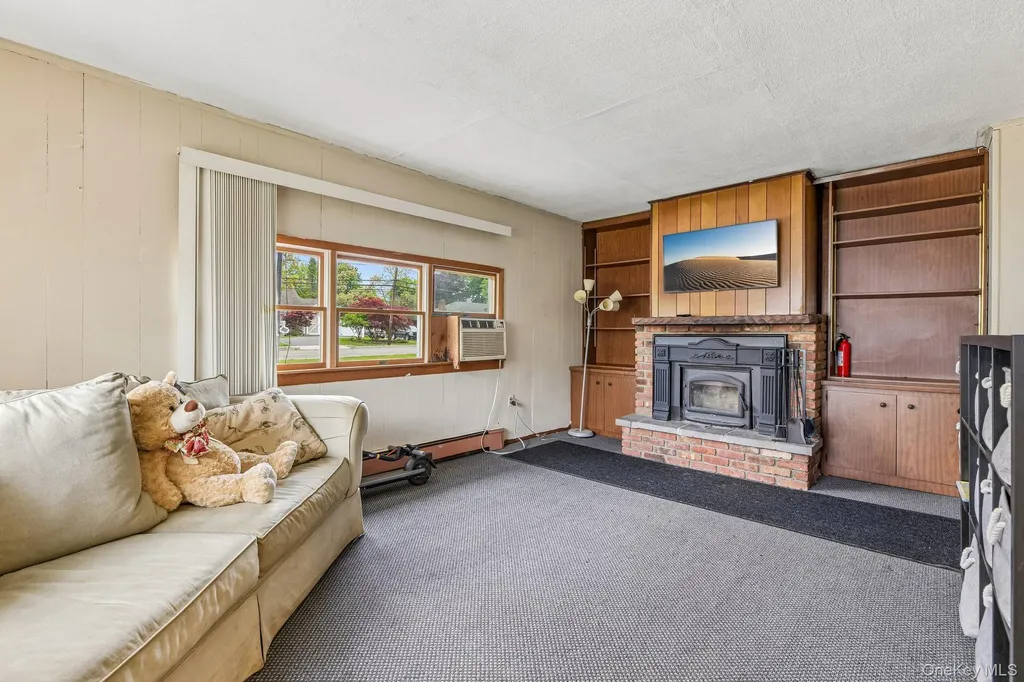 1374 Saxon Avenue Bay Shore NY 11706
