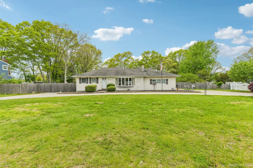 1374 Saxon Avenue Bay Shore NY 11706