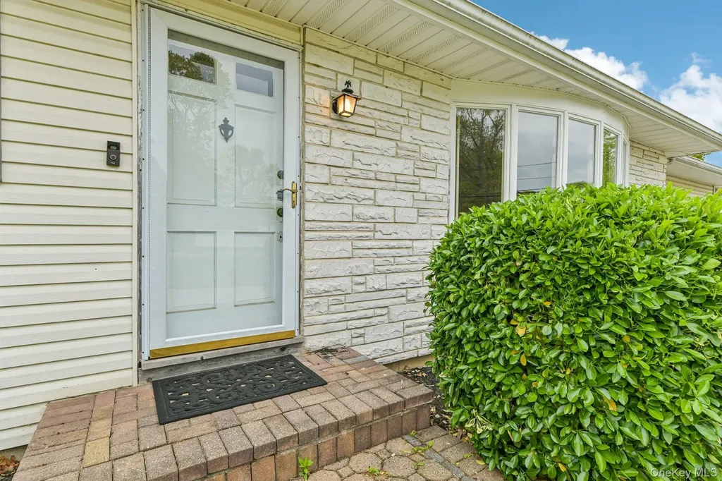 1374 Saxon Avenue Bay Shore NY 11706