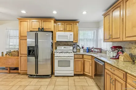 1374 Saxon Avenue Bay Shore NY 11706