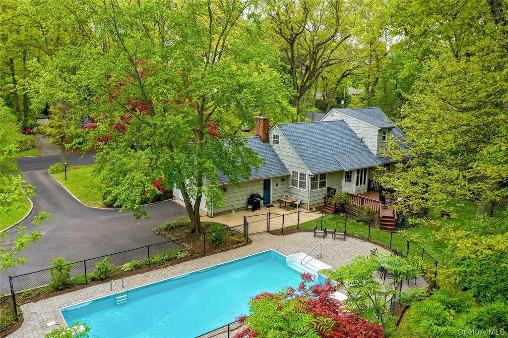 14 Bunkerhill Drive Huntington NY 11743