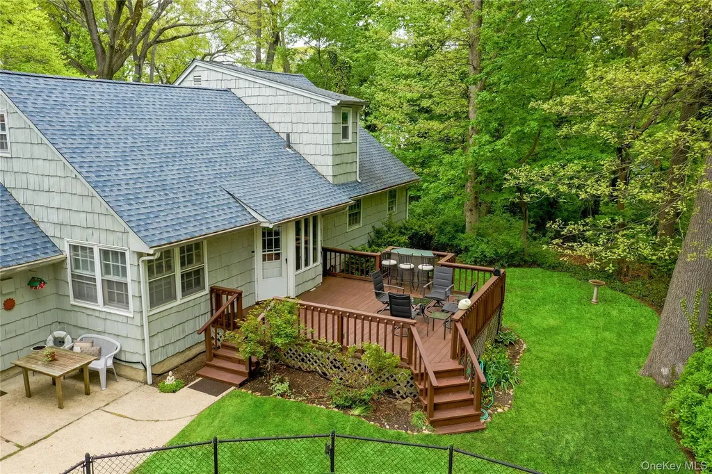 14 Bunkerhill Drive Huntington NY 11743
