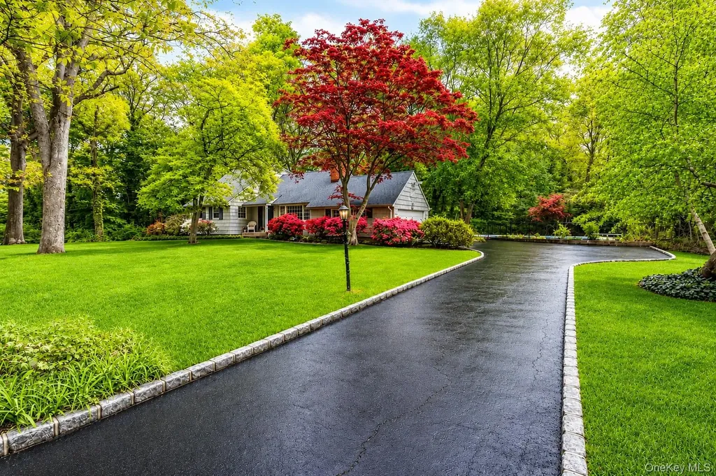 14 Bunkerhill Drive Huntington NY 11743