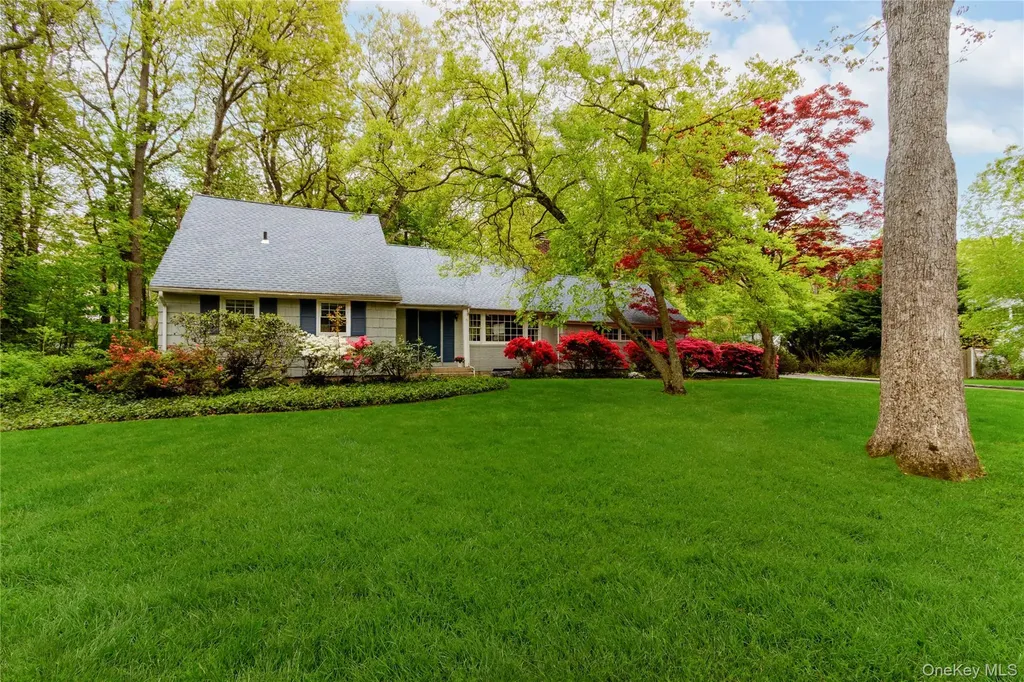 14 Bunkerhill Drive Huntington NY 11743