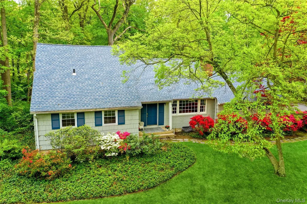 14 Bunkerhill Drive Huntington NY 11743