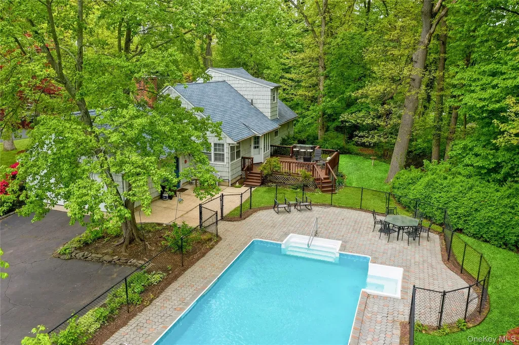 14 Bunkerhill Drive Huntington NY 11743