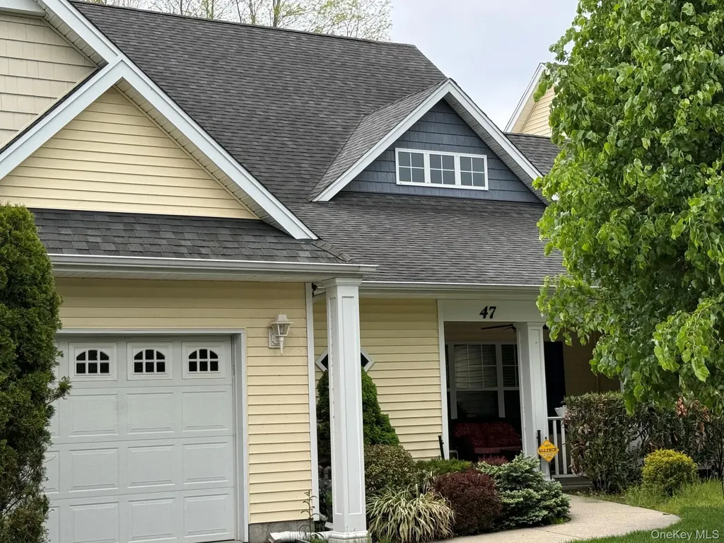 47 Stoneleigh Drive Riverhead NY 11901