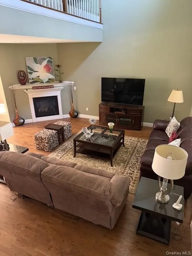 47 Stoneleigh Drive Riverhead NY 11901
