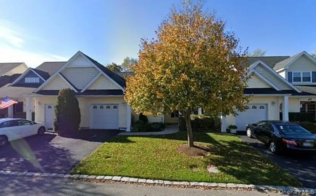 47 Stoneleigh Drive Riverhead NY 11901