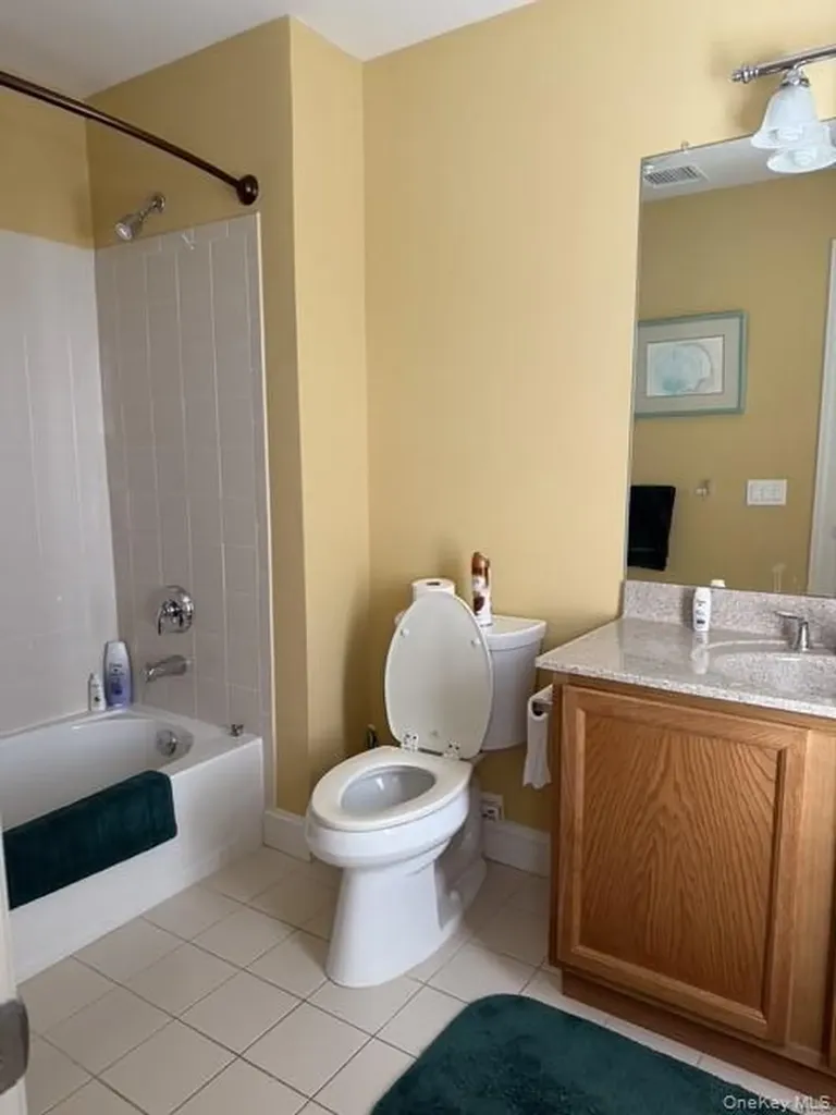 47 Stoneleigh Drive Riverhead NY 11901