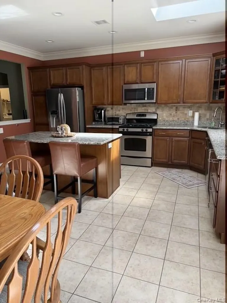 47 Stoneleigh Drive Riverhead NY 11901