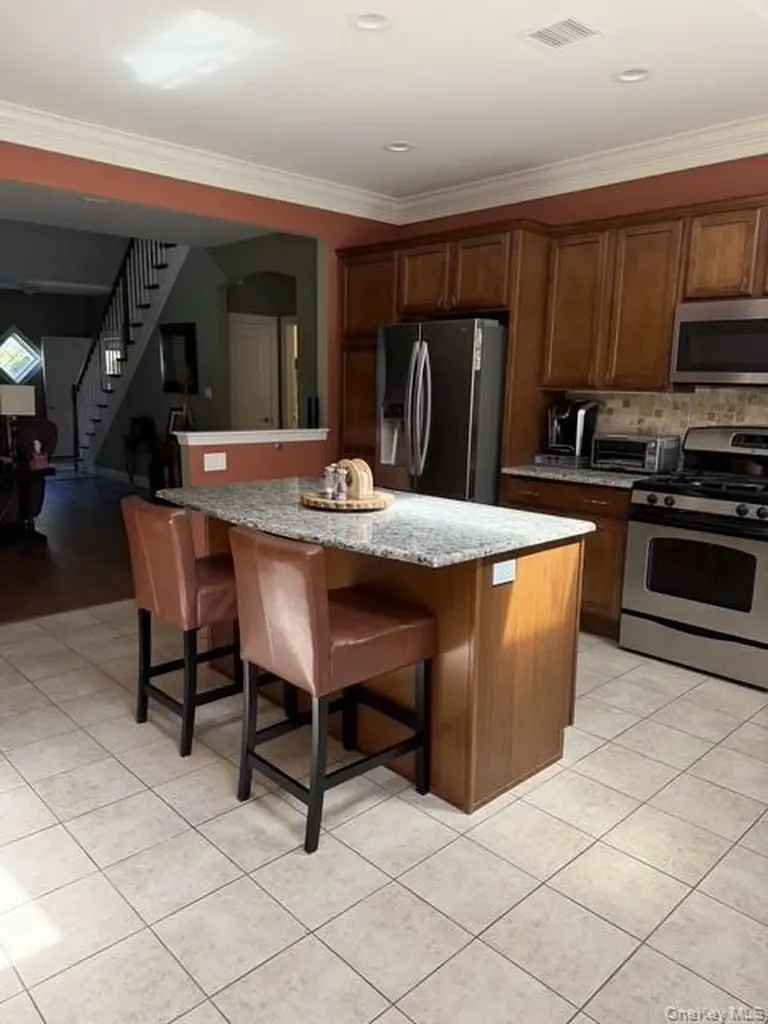 47 Stoneleigh Drive Riverhead NY 11901