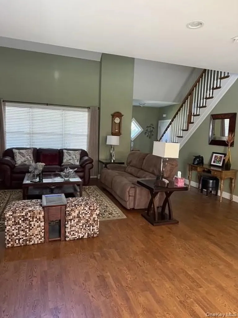 47 Stoneleigh Drive Riverhead NY 11901
