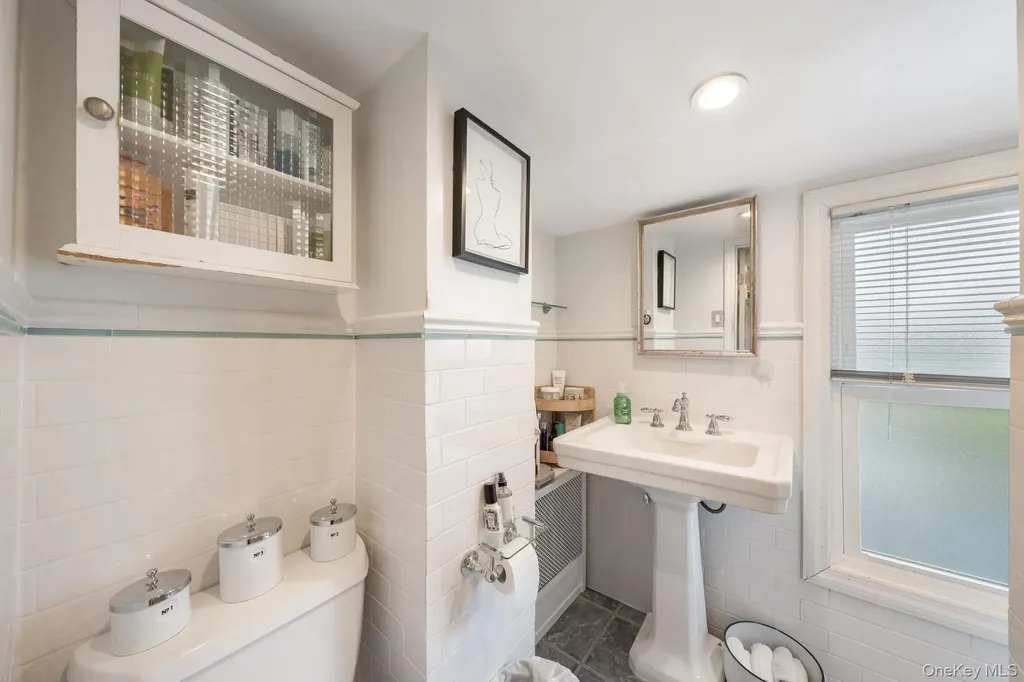 82 Nottingham Avenue Valley Stream NY 11580