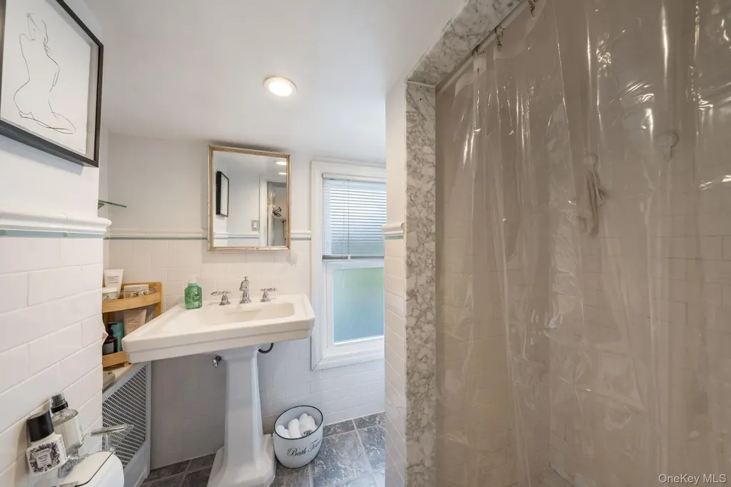 82 Nottingham Avenue Valley Stream NY 11580