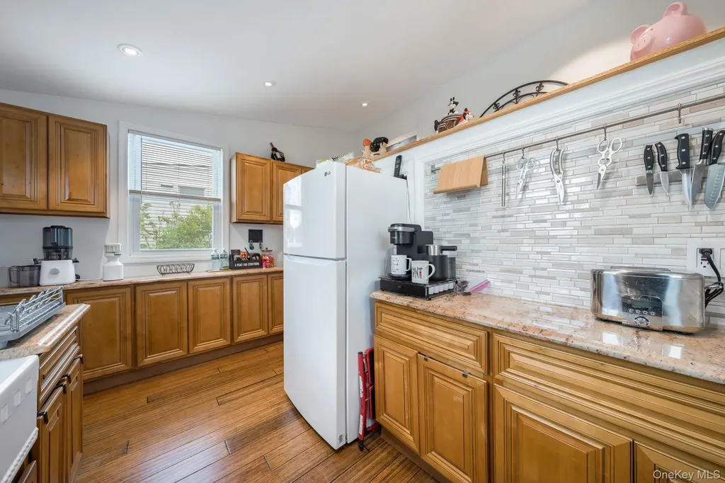82 Nottingham Avenue Valley Stream NY 11580