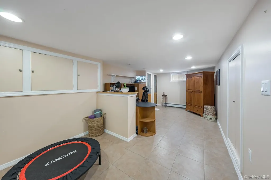 82 Nottingham Avenue Valley Stream NY 11580