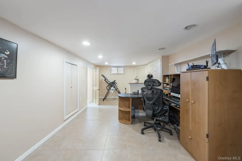 82 Nottingham Avenue Valley Stream NY 11580