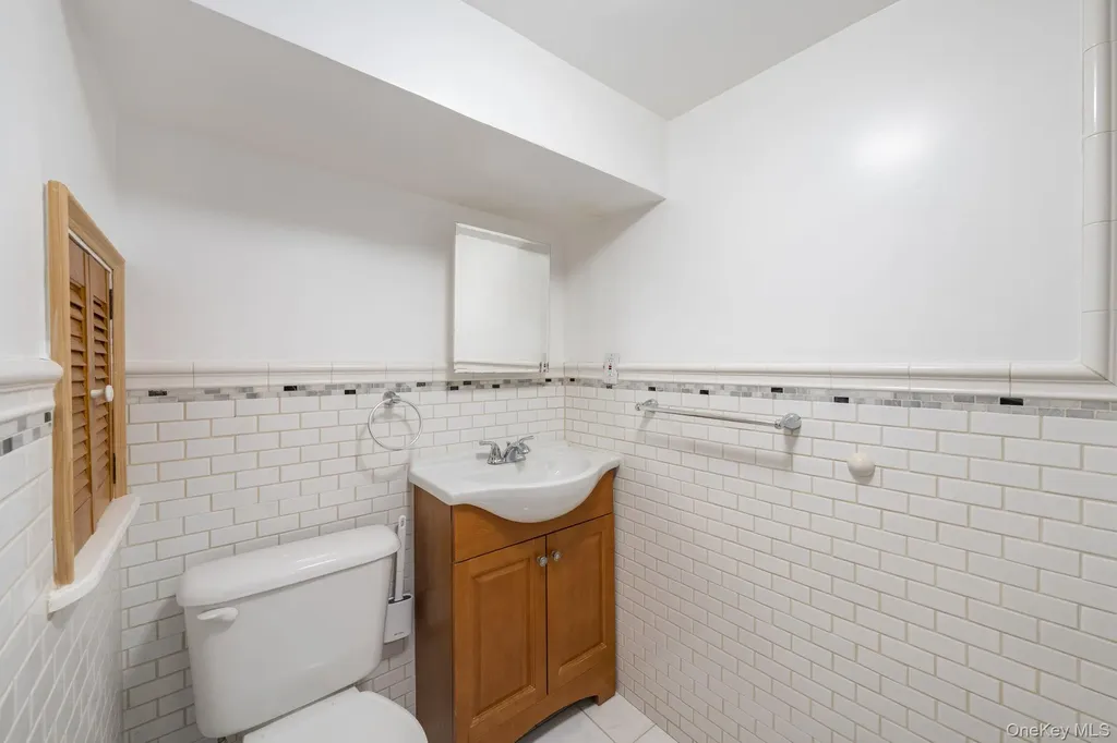 82 Nottingham Avenue Valley Stream NY 11580